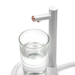 elektryczny-dozownik-wody-bialy