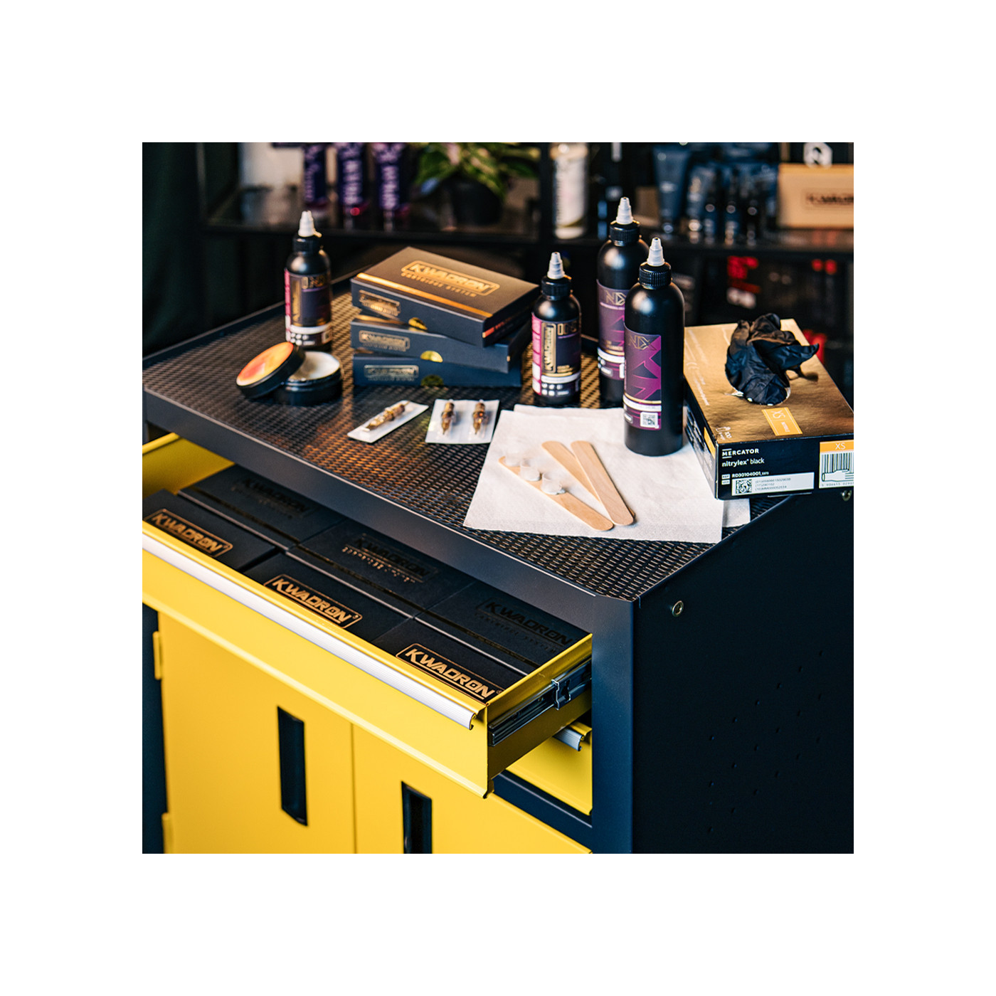 Mobile workstation LUX-ON Yellow Mobile workstation LUX-ON Yellow