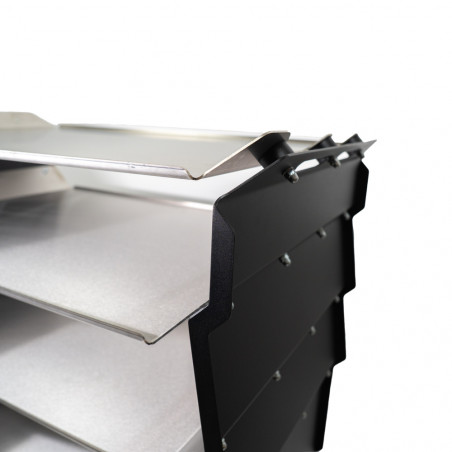 mobilna-stacja-robocza-ze-stalowymi-blatami